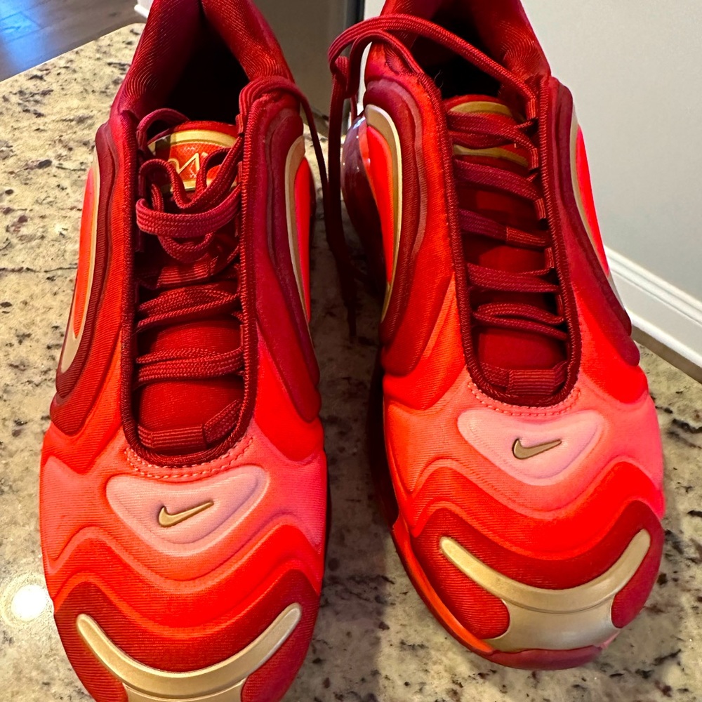 New without box Big Boys Nike AirMax red, size 6 (women 7 1/2 or 8)